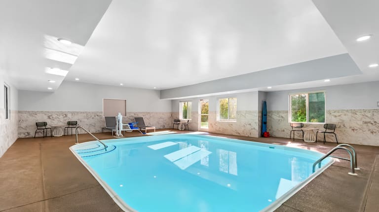 Indoor swimming pool with accessible pool lift